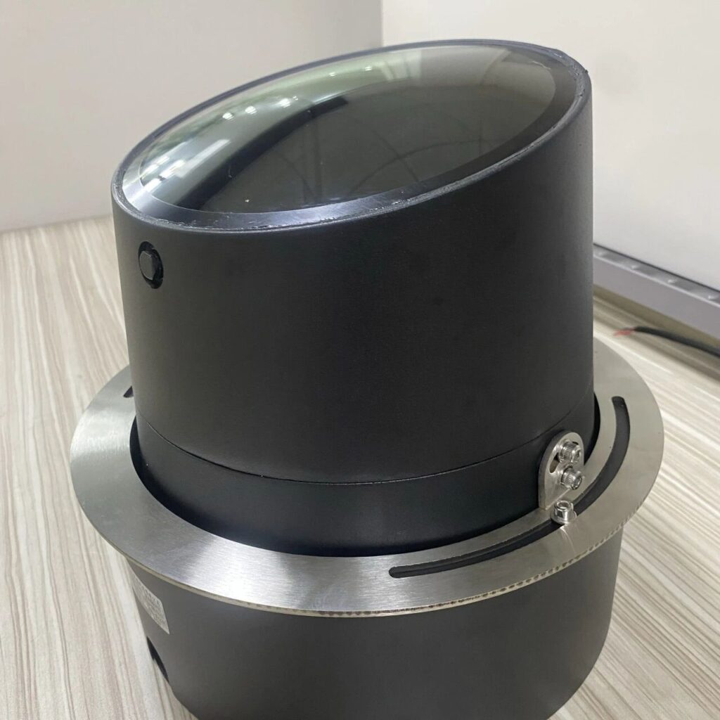 Holofote LED semienterrado para uplight de árvores e fachadas, com corpo em alumínio e aro em aço inoxidável